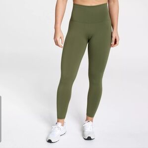 CALIA Core Essential 7/8 Medium